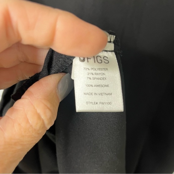 Figs Casma Three Pocket Scrub Top Black Size XS Short Sleeve Style FW1100 - Picture 7 of 8